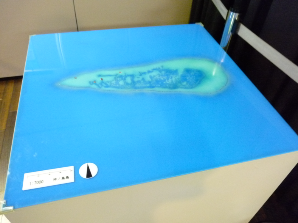 「沖ノ鳥島」のタッチできる模型